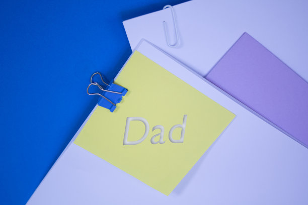 爸爸。在不干胶便签纸上的文字。活动、庆典提醒信息。图片下载