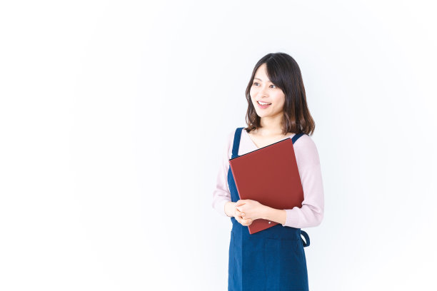 穿着管家围裙的年轻女子图片下载