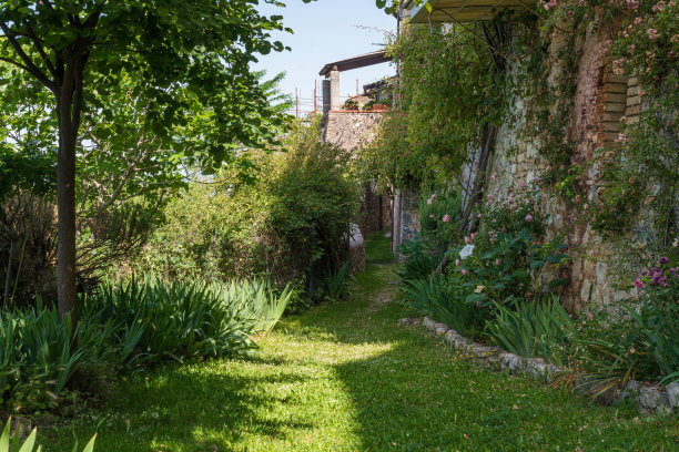 卡尔维·德尔·翁布里亚，意大利翁布里亚特尼省的一个美丽的村庄。图片下载