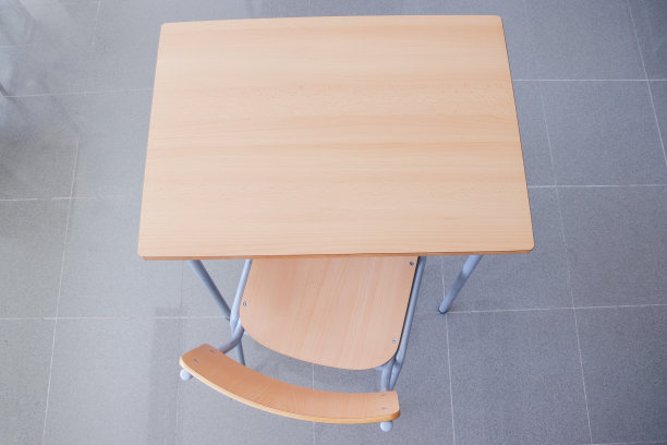 从上面看到的学校桌椅图片下载