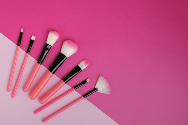 魅力四射的化妆配饰、化妆刷、美容时尚图片下载