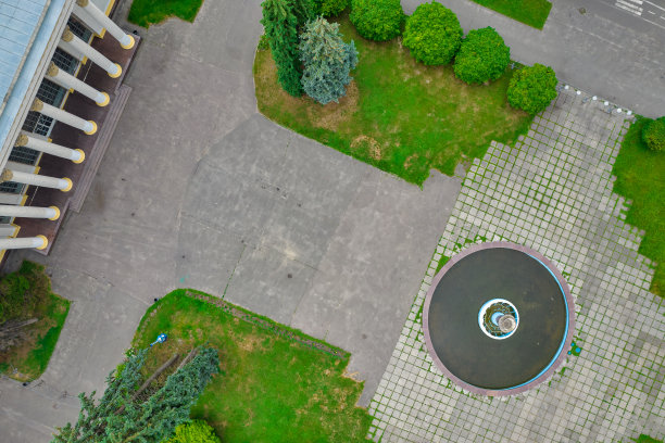 无人机在乌克兰基辅国家博览中心上空拍摄。图片下载