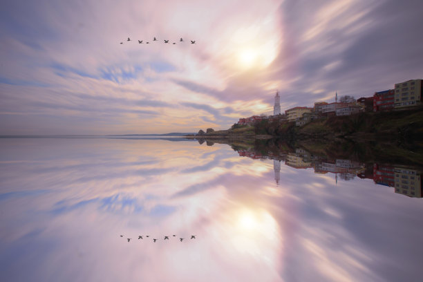 1830年建成的鲁梅利灯塔和周围的社区。图片下载