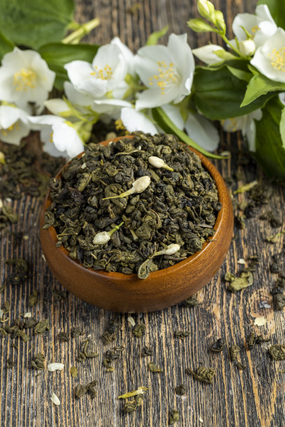 桌上摆着茉莉花，真正的青春时光图片下载