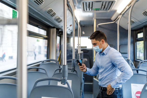 上班前快速浏览社交媒体图片下载