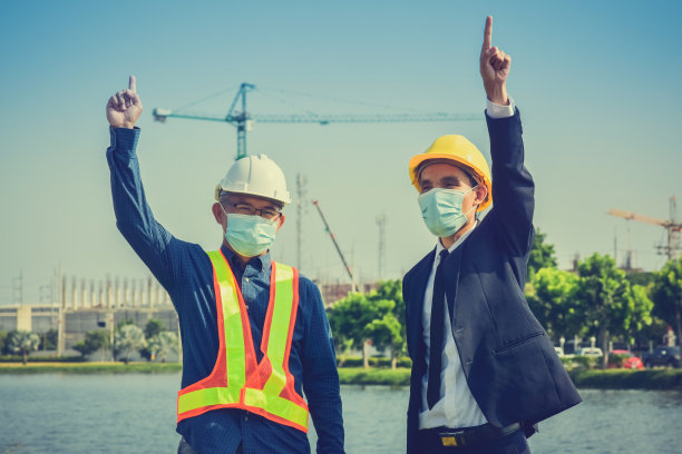 团队工程师建筑工地的两名建筑师图片下载