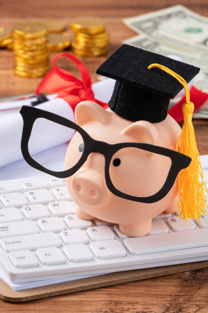 应届毕业生想找工作挣钱的设计理念。图片下载