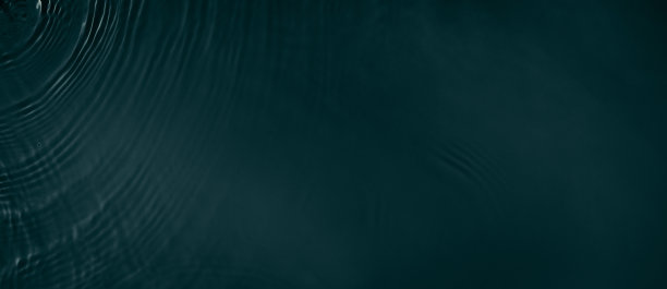 旗帜黑色透明清澈平静水面纹理图片下载