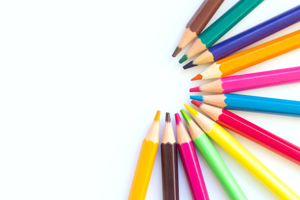 一套彩色彩虹铅笔孤立在白色背景图片下载
