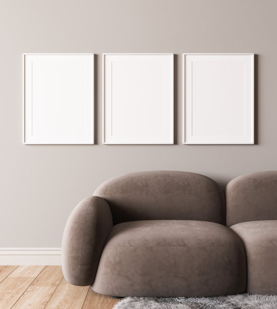简约的现代家居设计与温暖的家具颜色，海报框架模型在明亮的室内背景图片下载