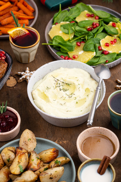 圣诞大餐配传统菜肴图片下载