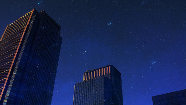 流星划过高楼林立的城市天空图片下载