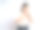 一名亚洲妇女喉咙痛，孤立地站在白色背景上。图片下载