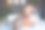 金发孩子——一个男孩和一个女孩躺在床上，在笔记本电脑前学习和玩耍图片下载