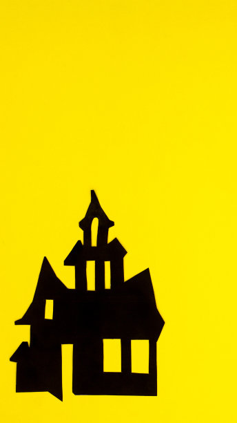 复制空间黄色背景与恐怖的房子。万圣节秋节概念。平躺图片下载