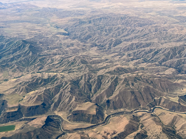 爱达荷州西南部群山的鸟瞰图图片下载