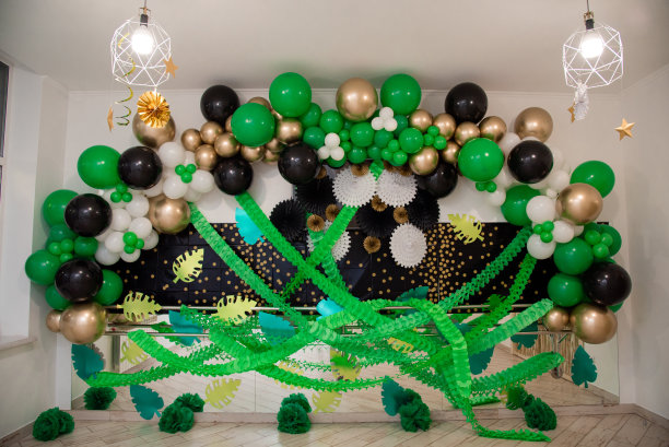 照片区为绿色儿童派对中的儿童聚会拍照图片下载