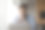 有思想的专注的商人在笔记本电脑工作的眼镜图片下载