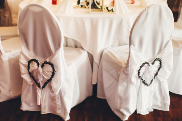 婚宴上有心形的椅子图片下载