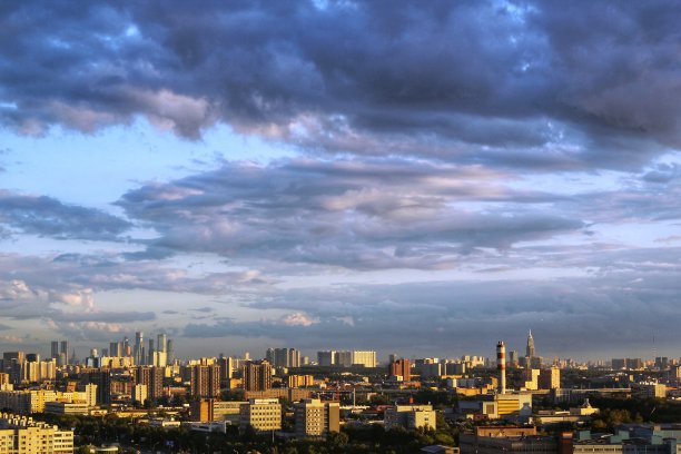 莫斯科地区日出的空中全景图图片下载