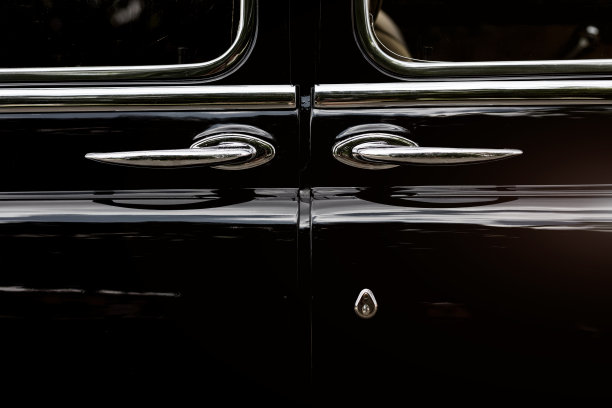 Chrome复古车细节。图片下载