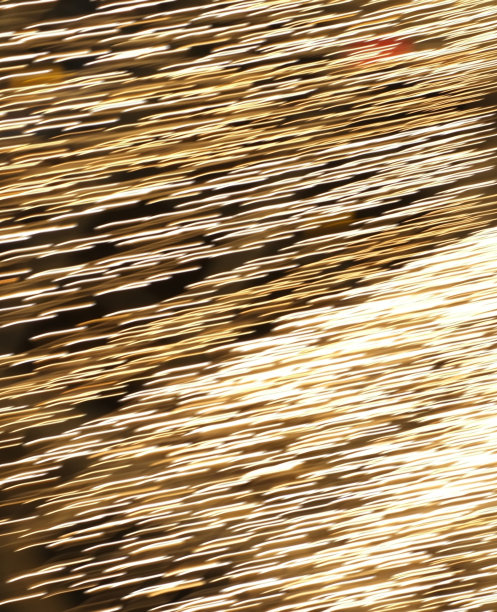 黑色背景上飞舞着火花。摘要钢丝绒的火花或余烬效果可用作焊接工业的背景或庆典的背景。夜光闪烁图片下载