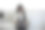 一名工作的日本女性通过远程工作在家庭办公室的特写图片下载
