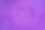 散焦模糊透明紫色清澈平静水面纹理与飞溅和气泡。时髦的抽象自然背景。阳光下的水波与复制空间。紫色的水彩纹理图片下载