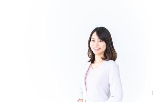 职业女性在工作中微笑图片下载