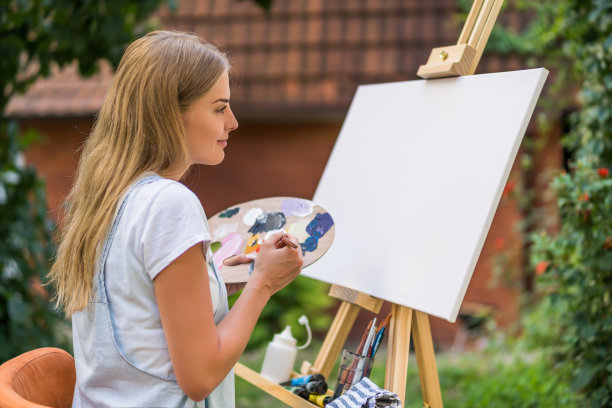 女性绘画图片下载