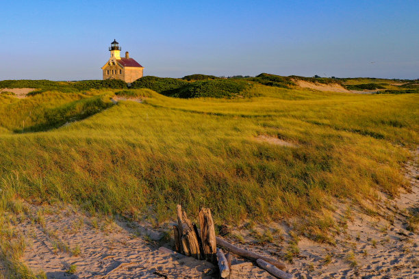 惊人的夏天晚下午的照片，北灯塔在布洛克岛，罗德岛。图片下载