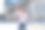 在欧洲古代大教堂前自拍的女游客图片下载