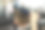 理发师理发后给十几岁的男孩理发，为十几岁的男孩理发。图片下载