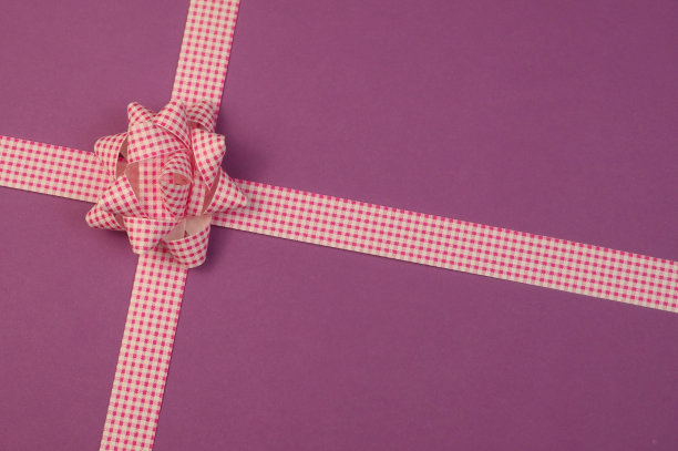 丁香包装纸和粉色丝带图片下载