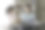 两个亚洲女商人在办公室讨论一起工作的事情。图片下载
