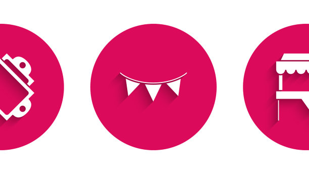 用彩旗装饰嘉年华花环的过山车图片下载