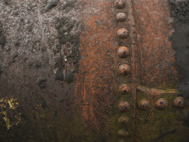 一个生锈的棕色和橙色的钢制水管线的特写，塞子和剥落的颜色。工业抽象纹理背景图片下载