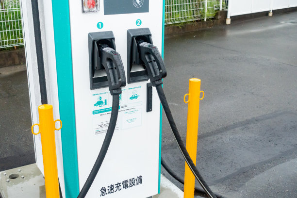 电动汽车充电器的照片。一辆电动汽车的图片。图片下载