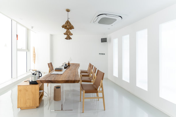 中国茶馆的桌子、椅子和茶具图片下载