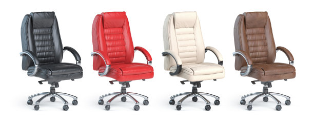 一套办公室真皮椅子孤立在白色上。图片下载