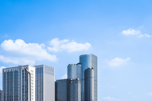 阳光明媚的日子:现代都市成都图片下载