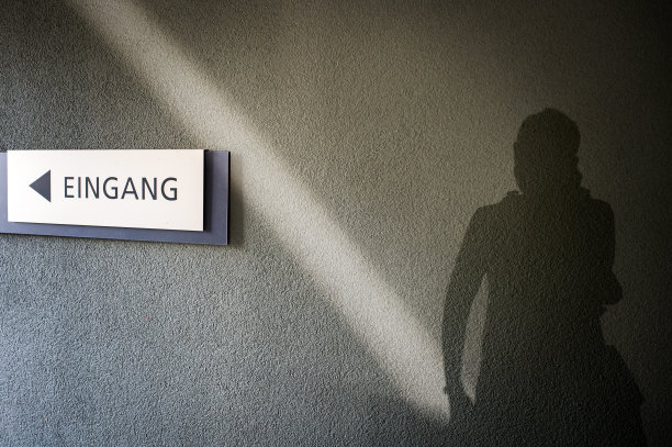 进入现代公寓楼图片下载