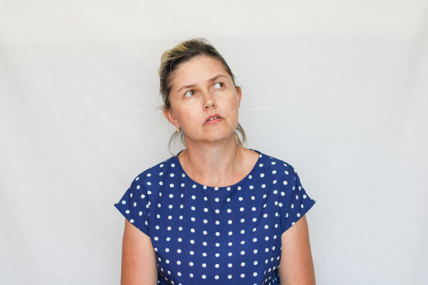 普通中年女性素颜不同情绪图片下载