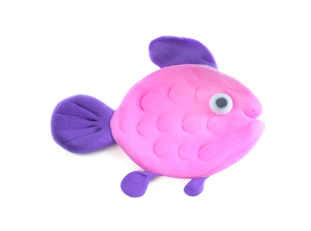 五颜六色的鱼从玩面团孤立在白色，俯视图图片下载