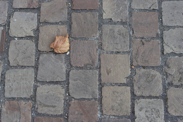 背景与铺路石隔离。有一个地方可以题字图片下载