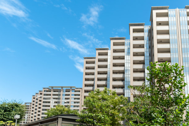 蓝天公寓街图片下载