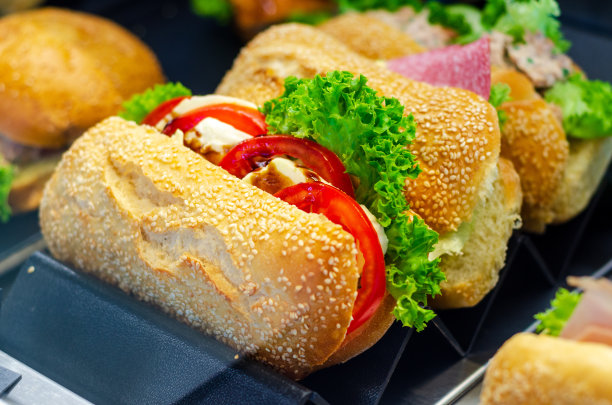 面包店出售的三明治图片下载