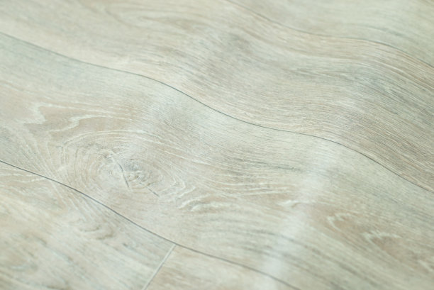 地板上铺开的油毡上的波浪问题图片下载