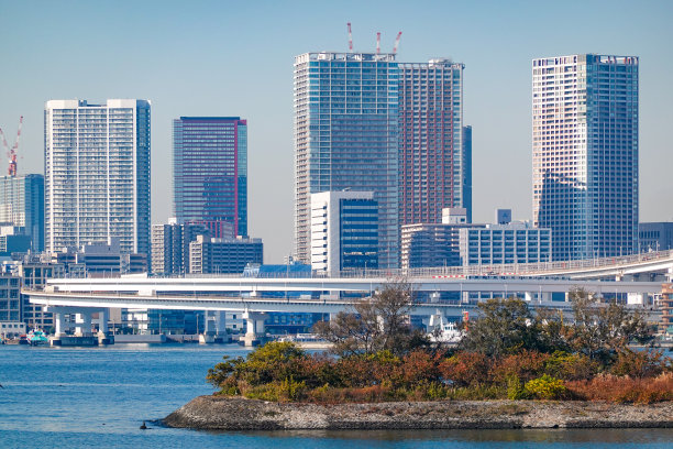 从台场横跨东京湾的彩虹桥图片下载