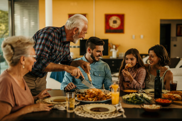 跳进一只鸡的翅膀里图片下载